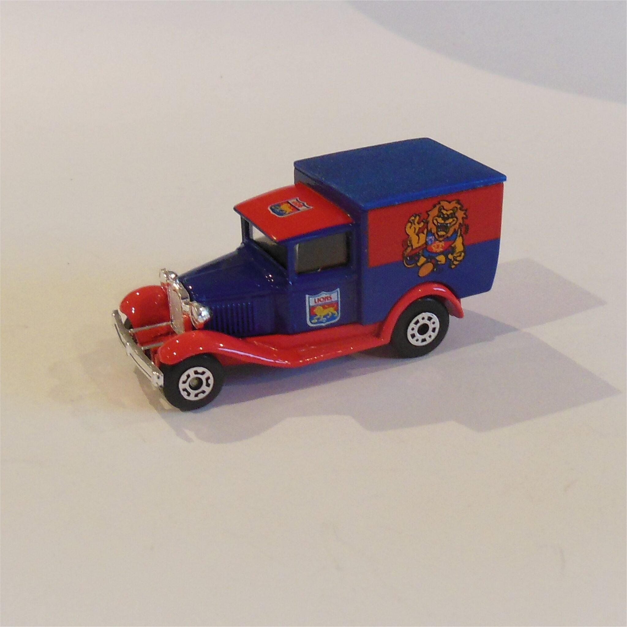 Matchbox 1995 AFL Football Club Car Melbourne Demons Model A