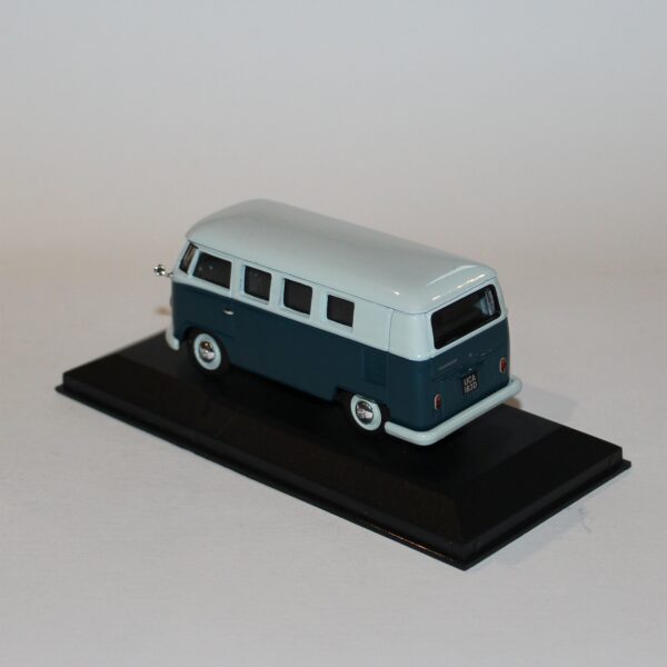 Vanguards 1:43 Volkswagen VW Type 2 Camper Sea Blue Cumulus White VA08102