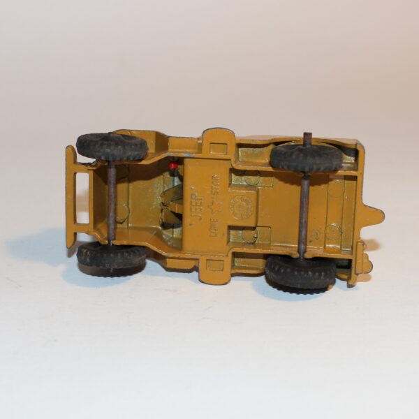 Military & Armed Forces related items from die-cast vehicles to plastic figures and books. 