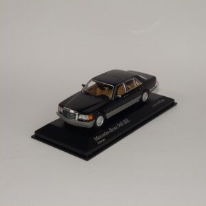 Minichamps 1989-91 Mercedes Benz 560 SLE Black 