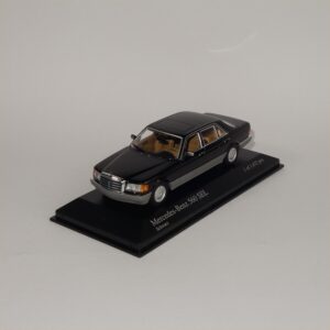 Minichamps 1989-91 Mercedes Benz 560 SLE Black