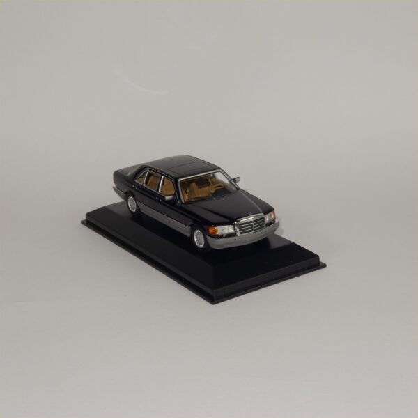 Minichamps 1989-91 Mercedes Benz 560 SLE Black - Image 5