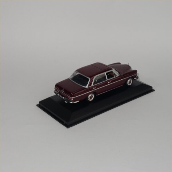 Minichamps 1968-72 Mercedes 300 SEL 6.3 Red - Image 3