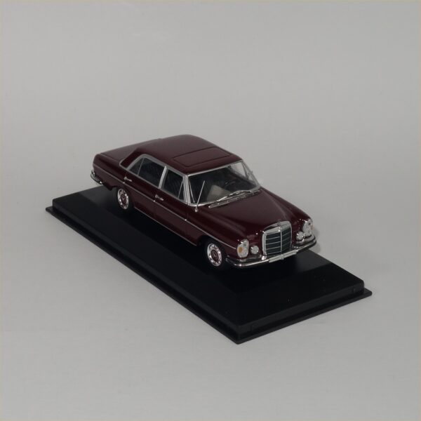 Minichamps 1968-72 Mercedes 300 SEL 6.3 Red - Image 2