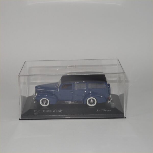 Minichamps 1940 Ford V8 DeLuxe Woody Blue