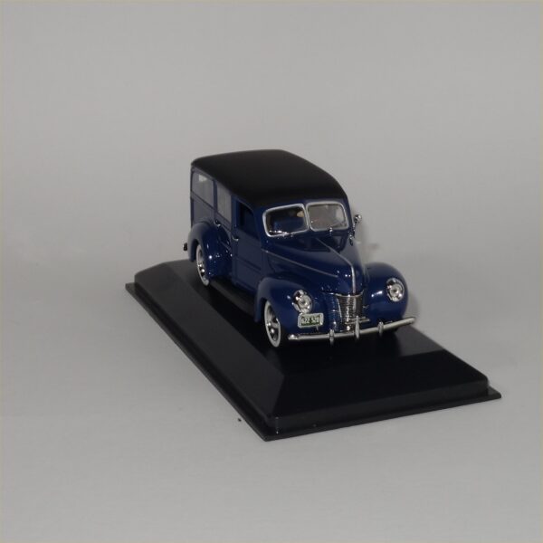 Minichamps 1940 Ford V8 DeLuxe Woody Blue - Image 2