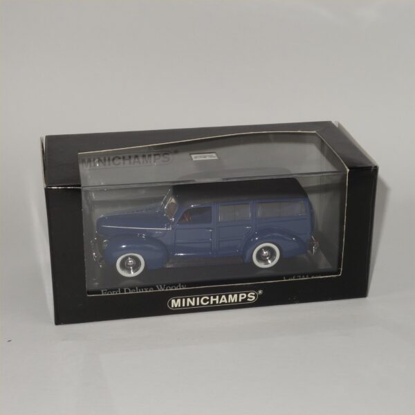 Minichamps 1940 Ford V8 DeLuxe Woody Blue