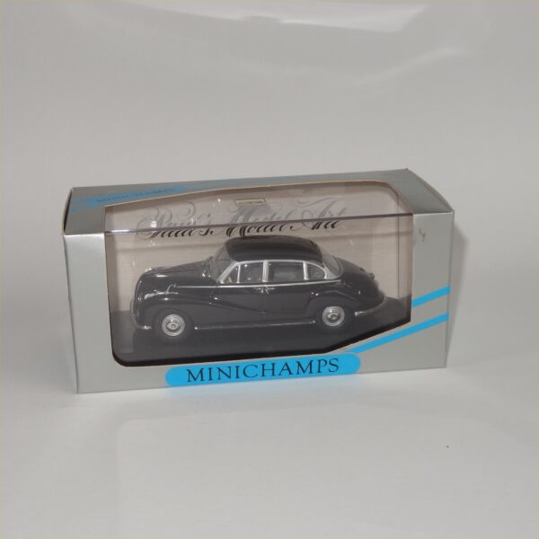 Minichamps 1954 BMW 502 V8 Limousine Black