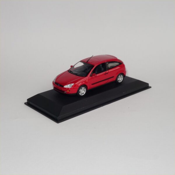 Minichamps 1998 Ford Focus 3 door Saloon Red - Image 3