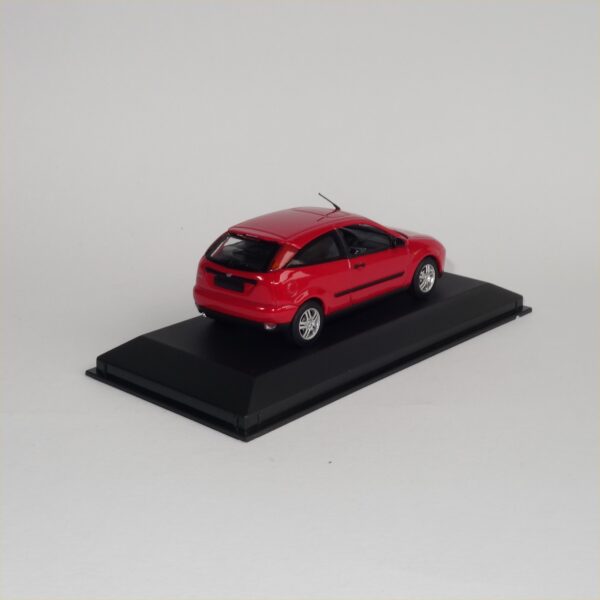 Minichamps 1998 Ford Focus 3 door Saloon Red - Image 5