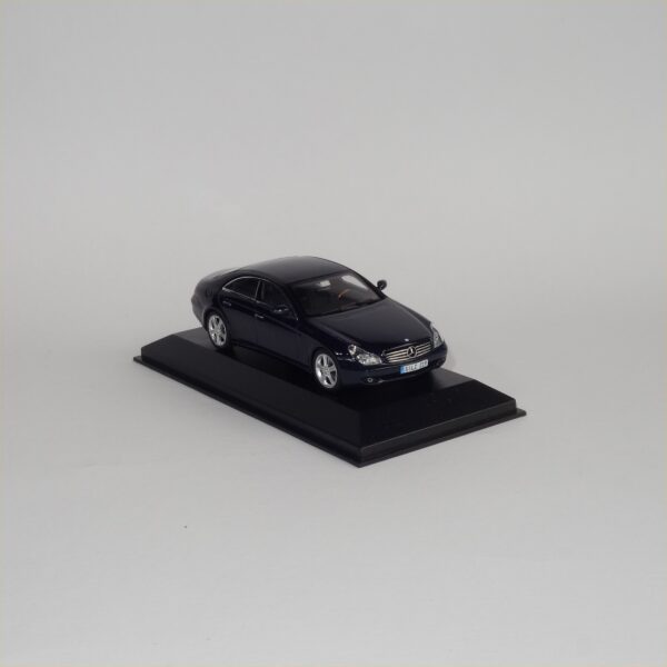 Minichamps 2004 Mercedes Benz CLS Class Blue - Image 6