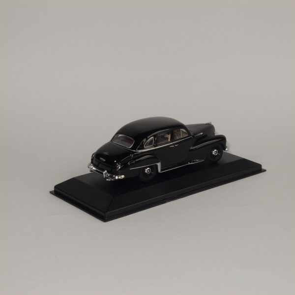 Minichamps 1951-53 Opel Kapitan Black - Image 5