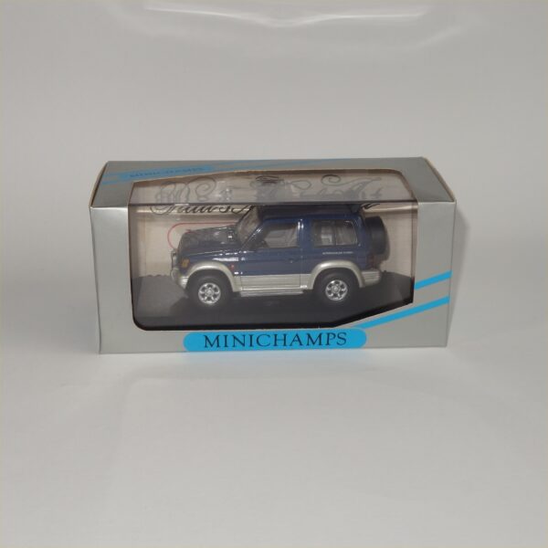 Minichamps 1994 Mitsubishi Pajero SWB Blue Metallic