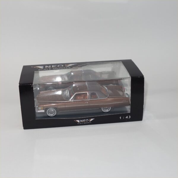 Neo 044415 1976 Cadillac Coupe de Ville Brown Metallic