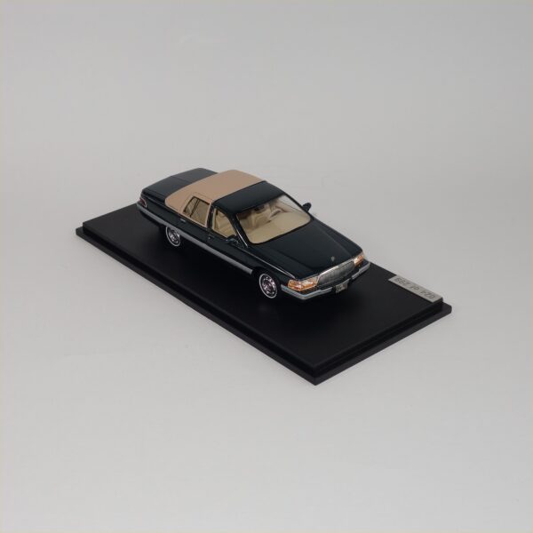 GLM #106902 Buick Roadmaster Green Beige - Image 6