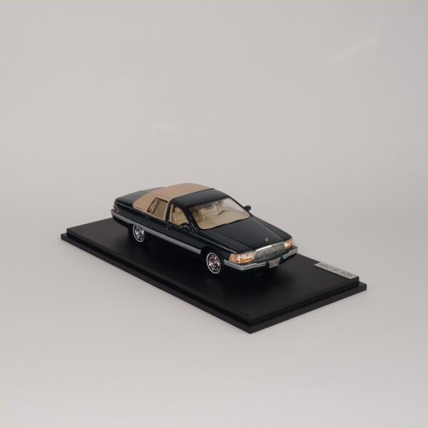 GLM #106902 Buick Roadmaster Green Beige - Image 7