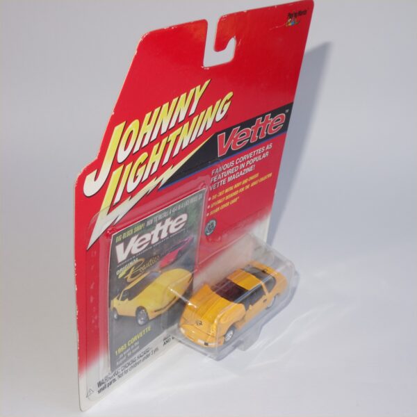 Johnny Lightning 1993 Chevrolet Corvette  Yellow Hard Top - Image 4