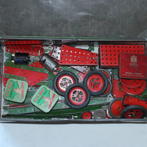 Ezy-Bilt Australian Meccano Set 8 Tin Box