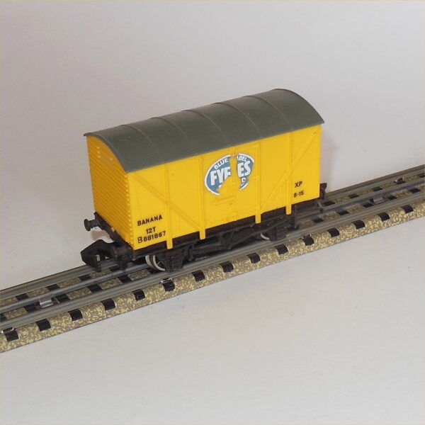 Wrenn W5022 Fyffes Banana Van OO Scale with Dublo Coupling