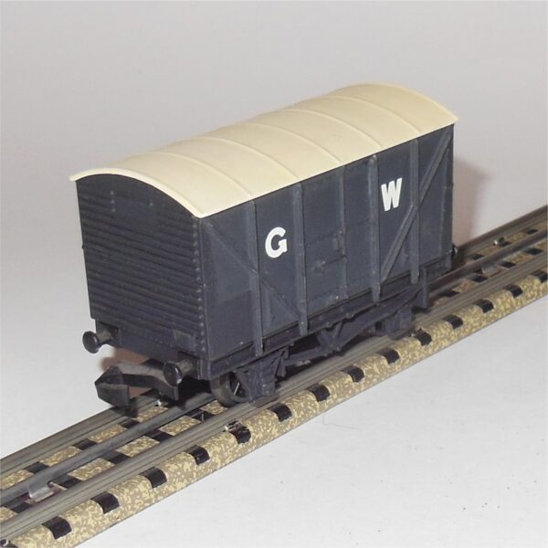 Wrenn Railways W5028 12T Banana Van GW Grey with Dublo Coupling OO Scale