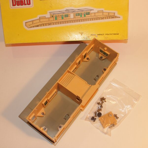 Hornby Dublo 5085 Suburban Station Kit Boxed OO HO Scale