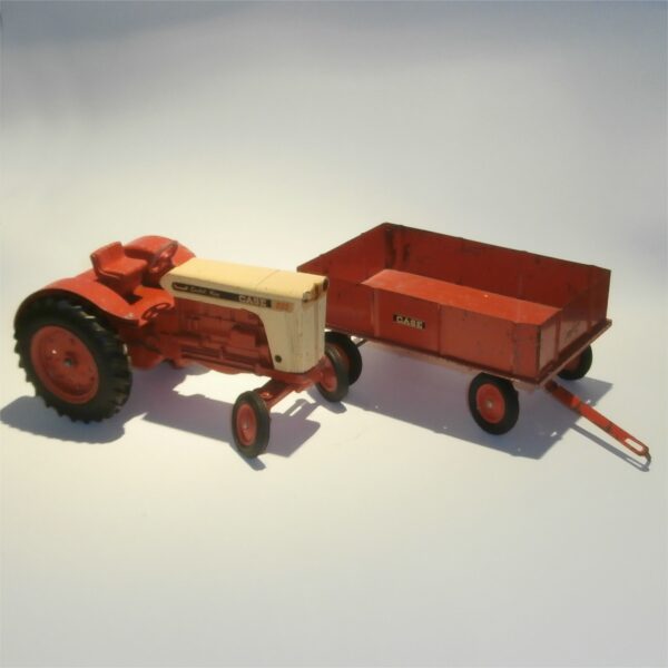 Ertl Case 930 Comfort King Farm Tractor and Trailer