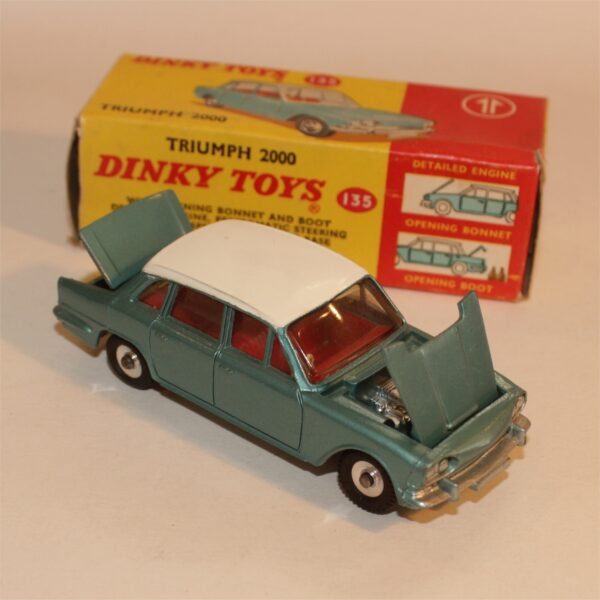 Dinky Toys 135 Triumph 2000 Sedan c1965