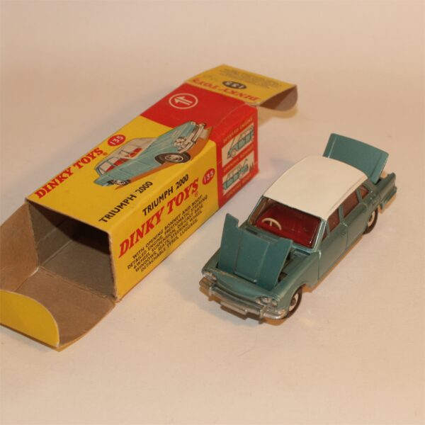 Dinky Toys 135 Triumph 2000 Sedan c1965