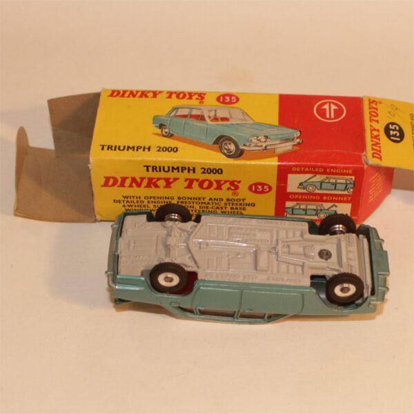 Dinky Toys 135 Triumph 2000 Sedan c1965