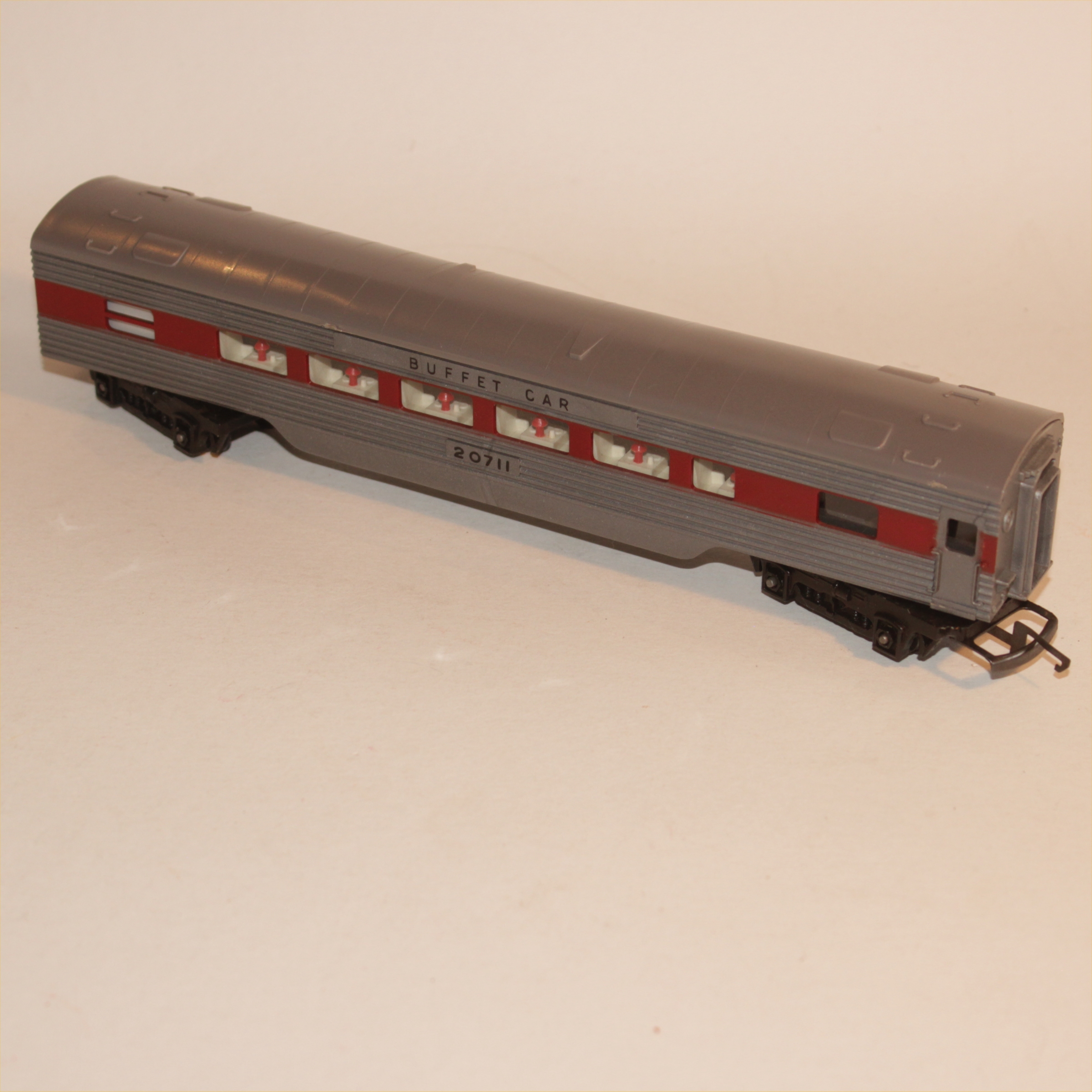 Triang Hornby R421 Australian Trans Australia Buffet Car Silver / Red 20711 R26/27