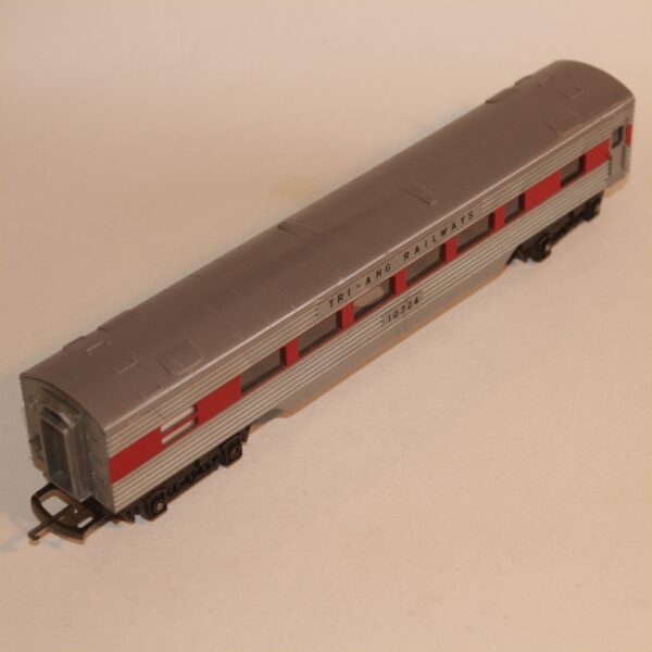 Triang Hornby R26A Australian Tri-Ang Railways Coach Car Silver / Red 10724 R26/27