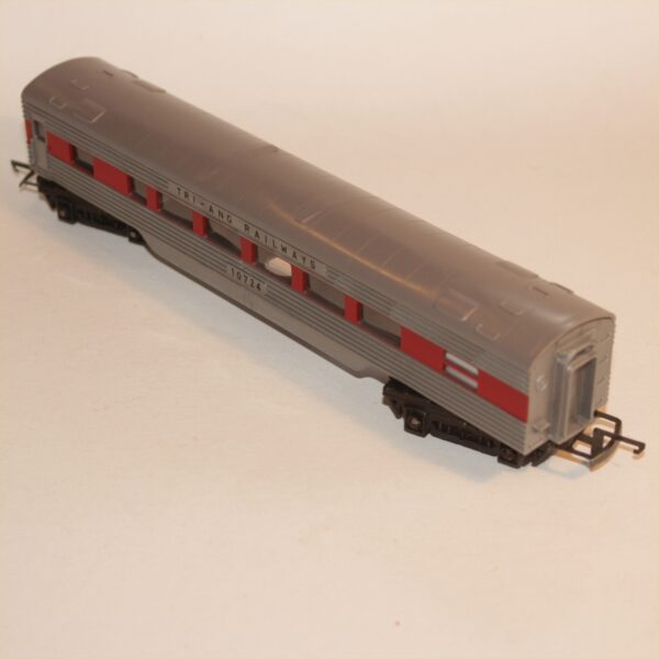 Triang Hornby R26A Australian Tri-Ang Railways Coach Car Silver / Red 10724 R26/27