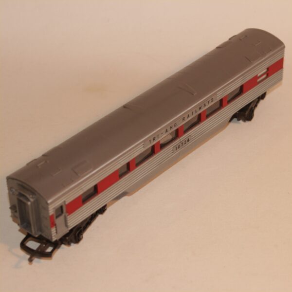 Triang Hornby R26A Australian Tri-Ang Railways Coach Car Silver / Red 10724 R26/27