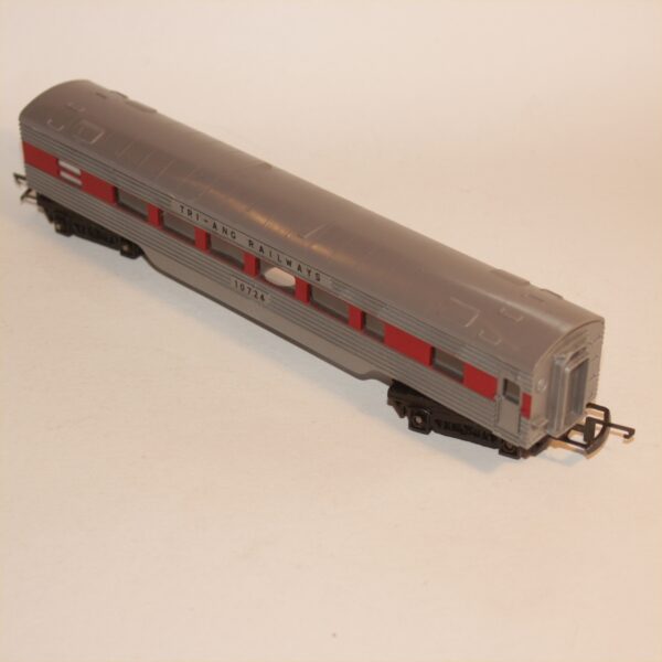 Triang Hornby R26A Australian Tri-Ang Railways Coach Car Silver / Red 10724 R26/27