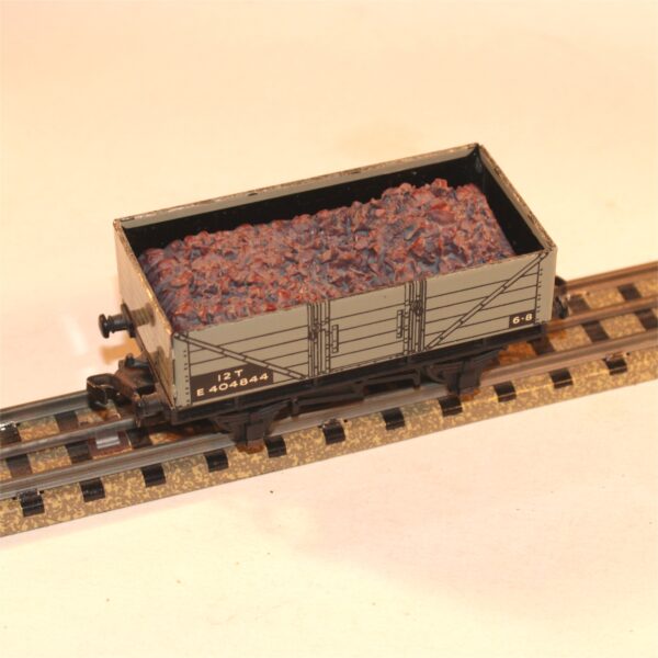 Hornby Dublo 32075 3-Rail 12T 5-Plank Tin Litho Coal Mineral Wagon OO Scale with Resin Load