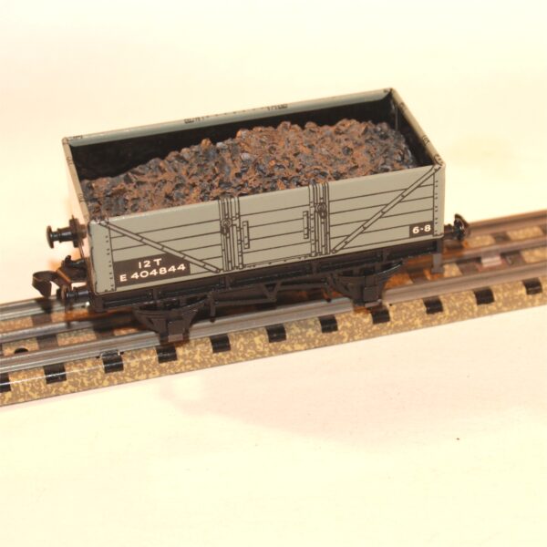 Hornby Dublo 32075 3-Rail 12T 5-Plank Tin Litho Coal Mineral Wagon OO Scale with Resin Load