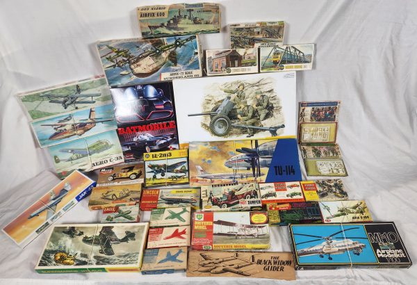 Antique Toy World Plastic Model Kits